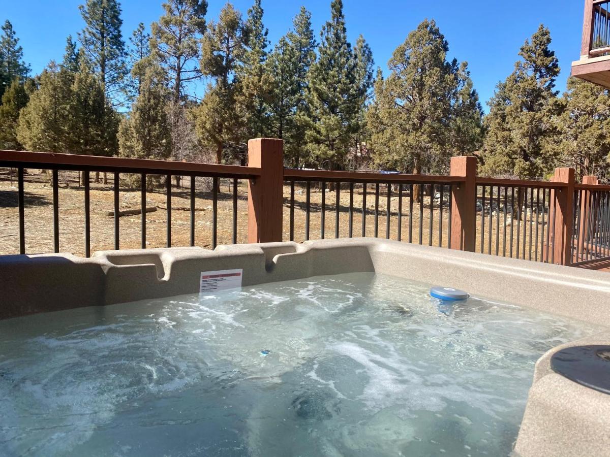 Meadowbrook Estates Ranch - Great Location, Great Lodge, Great Experience! Hot Tub And More! Big Bear City Exterior photo