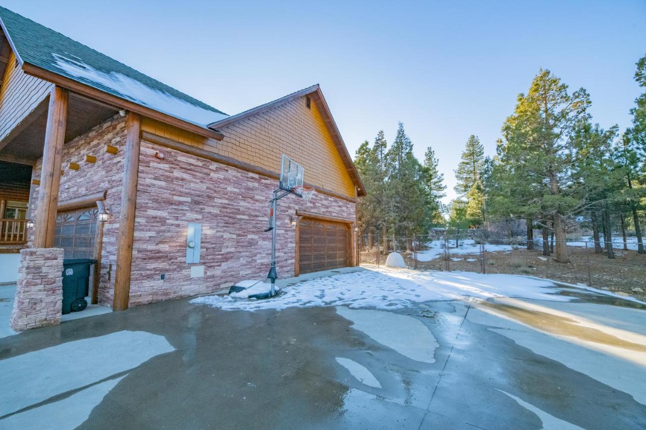 Meadowbrook Estates Ranch - Great Location, Great Lodge, Great Experience! Hot Tub And More! Big Bear City Exterior photo