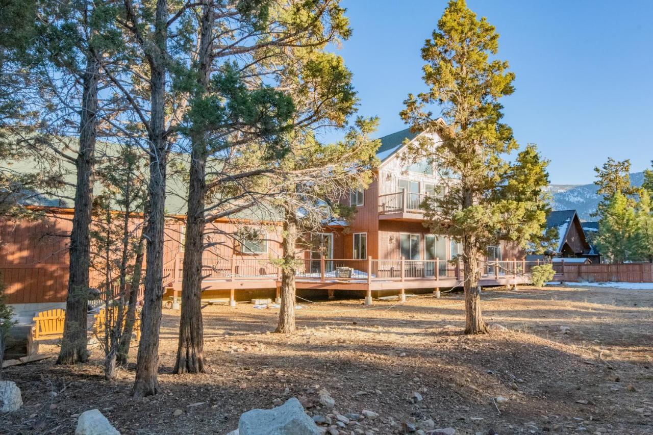 Meadowbrook Estates Ranch - Great Location, Great Lodge, Great Experience! Hot Tub And More! Big Bear City Exterior photo