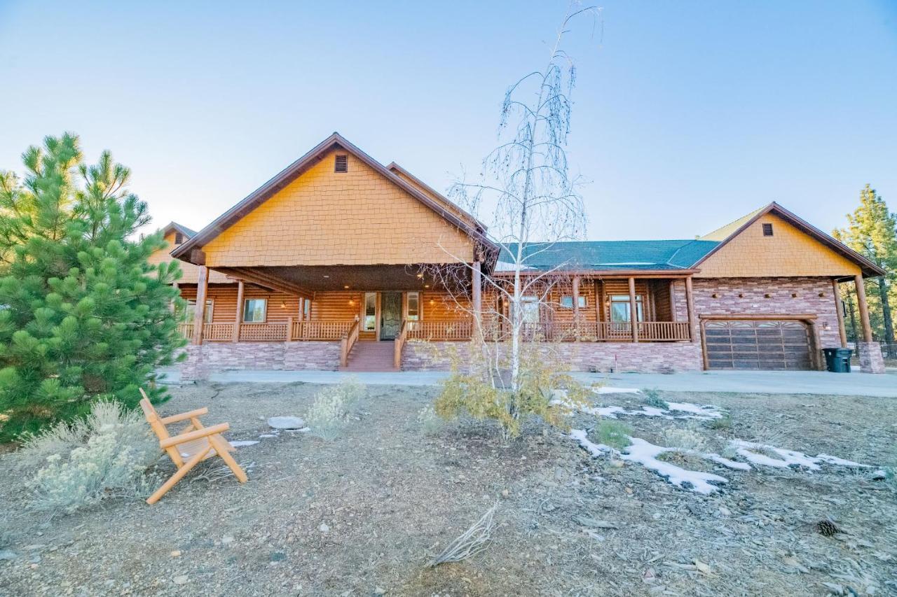 Meadowbrook Estates Ranch - Great Location, Great Lodge, Great Experience! Hot Tub And More! Big Bear City Exterior photo